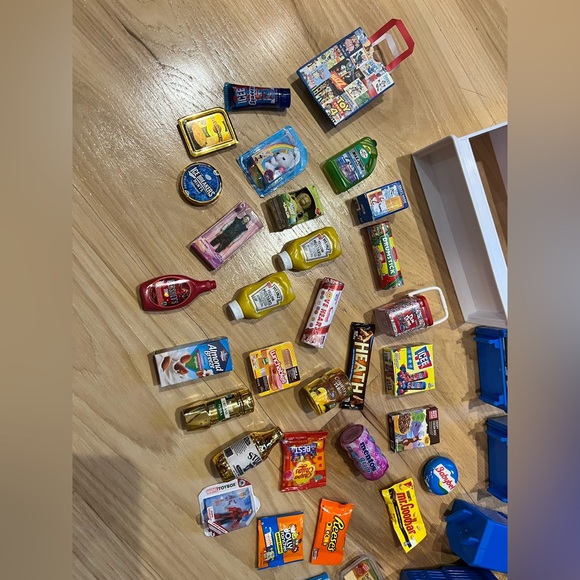 Mini Brands - Picture 3 of 3